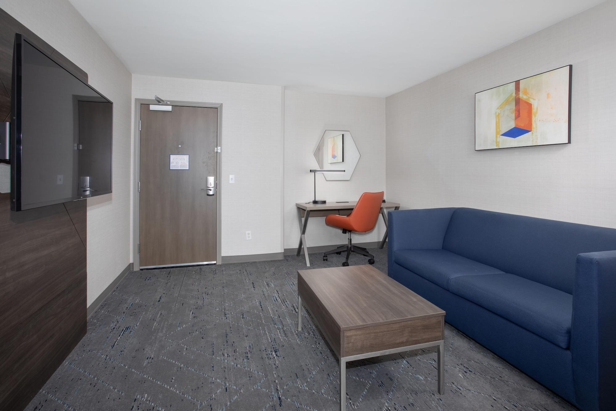 Express & By Ihg Hotel 3*